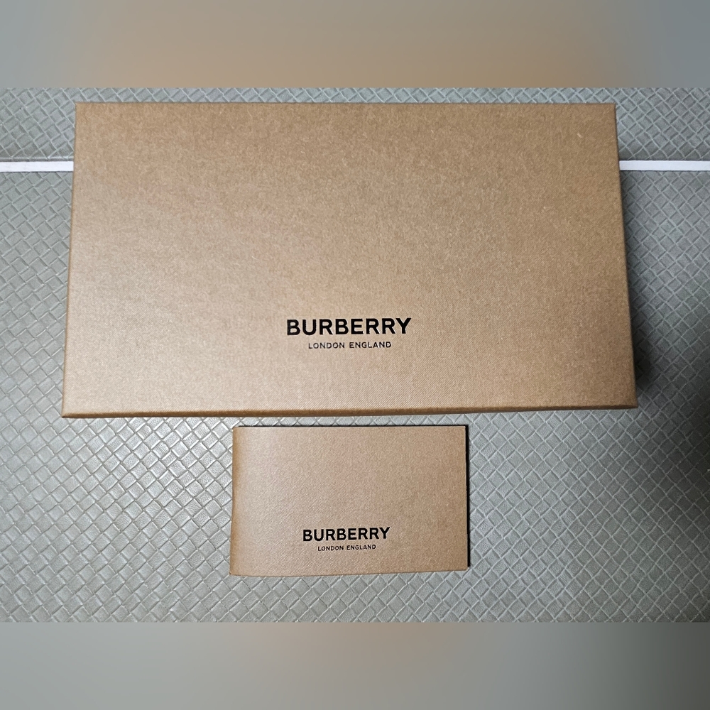 Burberry Authentic box
